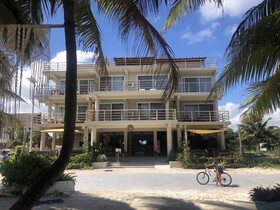 Noah Beach Hotel & Suites
