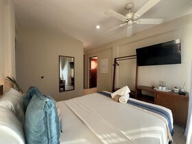 Noah Beach Hotel & Suites