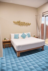 Noah Beach Hotel & Suites