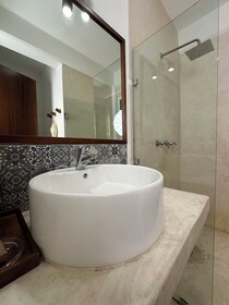 Noah Beach Hotel & Suites