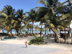 Noah Beach Hotel & Suites