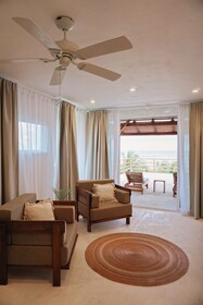 Noah Beach Hotel & Suites