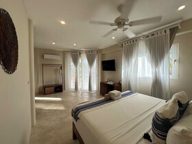 Noah Beach Hotel & Suites