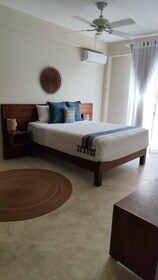 Noah Beach Hotel & Suites