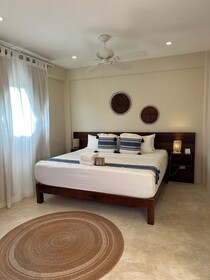 Noah Beach Hotel & Suites