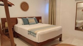 Noah Beach Hotel & Suites