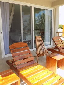 Noah Beach Hotel & Suites