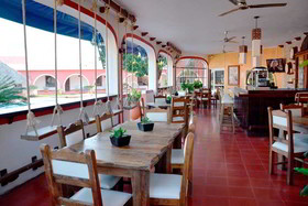 Hotel Hacienda Inn