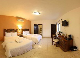 Hotel Hacienda Inn