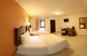 Hotel Hacienda Inn