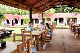 Hotel Hacienda Inn