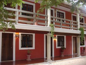 Hotel Holly