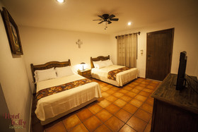 Hotel Holly