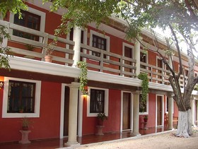 Hotel Holly