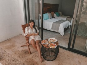 Hotel Unknown