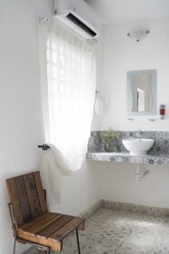 Siete Cuatro Guest House