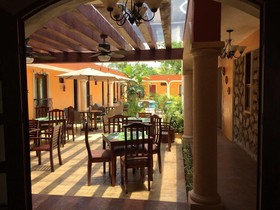 El Zaguán Colonial