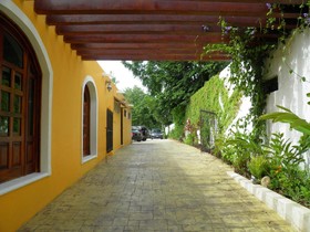 El Zaguán Colonial