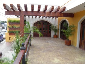 El Zaguán Colonial