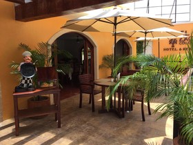 El Zaguán Colonial