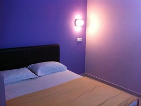 Fully House Hotel