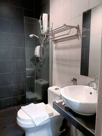 Kozi Hotel