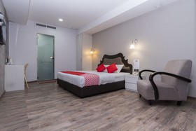 OYO 519 Domus Hotel