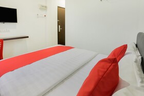 Rich Hotel by OYO Rooms