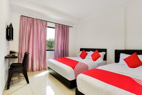 Rich Hotel by OYO Rooms