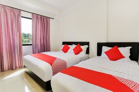 Rich Hotel by OYO Rooms