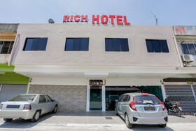 Rich Hotel by OYO Rooms