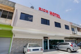 Rich Hotel by OYO Rooms