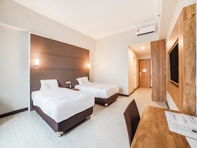 Four Seasons Ruili Hotel by OYO Rooms