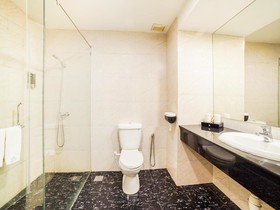 Four Seasons Ruili Hotel by OYO Rooms