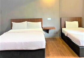Kluang Parade Hotel by Room V
