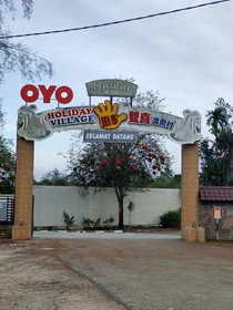 Oyo 89799 Hi 5 Holiday Village