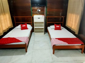 Oyo 89799 Hi 5 Holiday Village