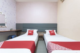Spot On 90305 Hen Hen Hotel