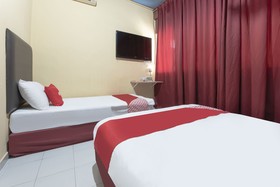 Spot On 90305 Hen Hen Hotel