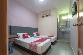 Spot On 90305 Hen Hen Hotel