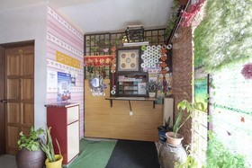 Spot On 90305 Hen Hen Hotel