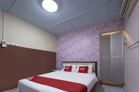 Spot On 90305 Hen Hen Hotel