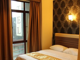 Clover Hotel