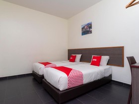 Bluewater Hotel 2 by OYO Rooms