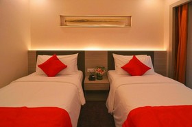 V8 Hotel