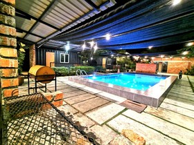 Petak Padin Cottage by The Pool