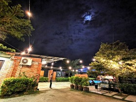 Petak Padin Cottage by The Pool