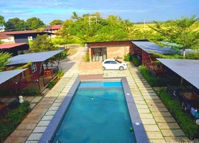Petak Padin Cottage by The Pool