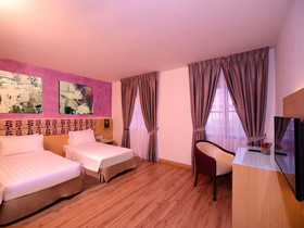 Bella Vista Waterfront Resort & Spa