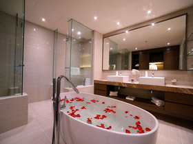 Bella Vista Waterfront Resort & Spa